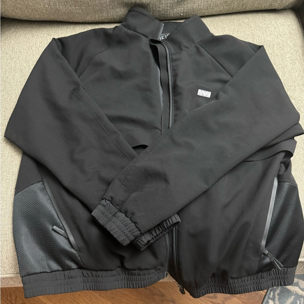 Women’s Figs Sydney Scrub Jacket size L